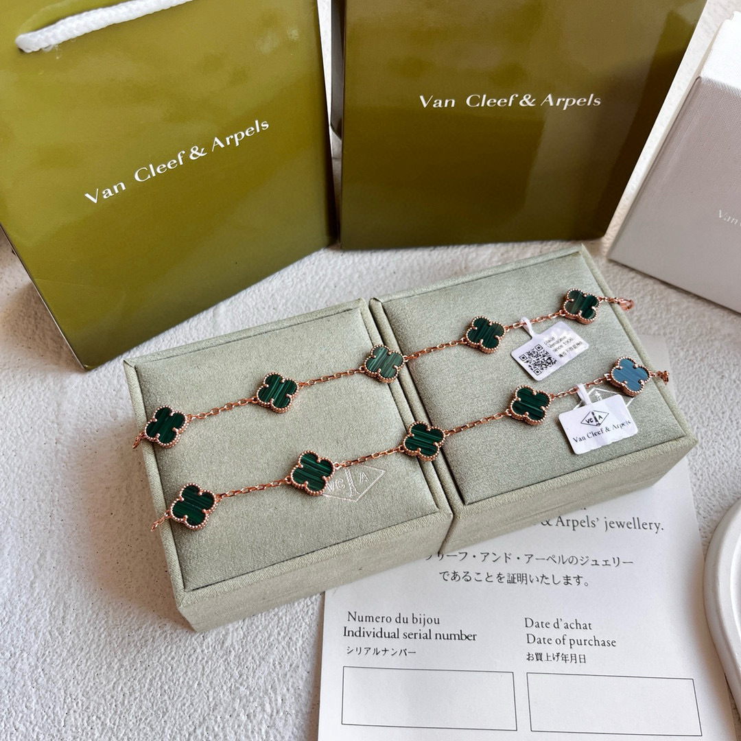 Accessories Necklaces — 039dc28f Angle 1