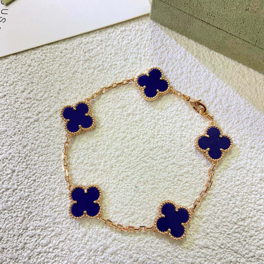 Accessories Necklaces — 2cf8a533 Angle 1