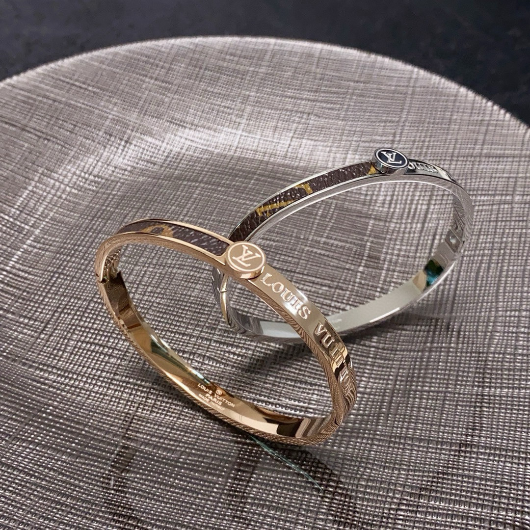 Accessories Necklaces — 2e1e0b38 Angle 1