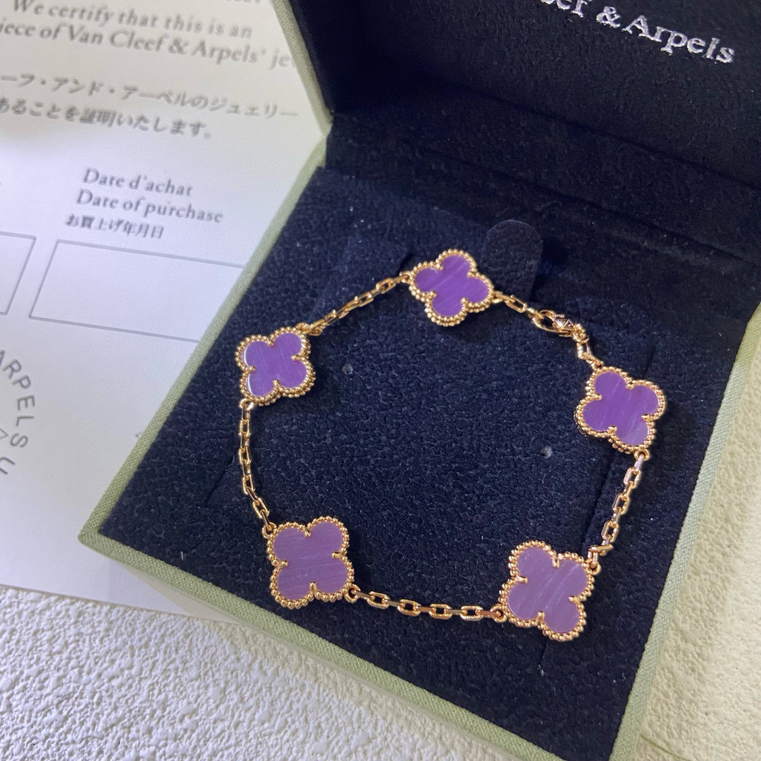 Accessories Necklaces — 3b024b8b Angle 1