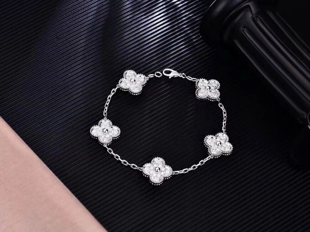 Accessories Necklaces — 3db68d1b Angle 1