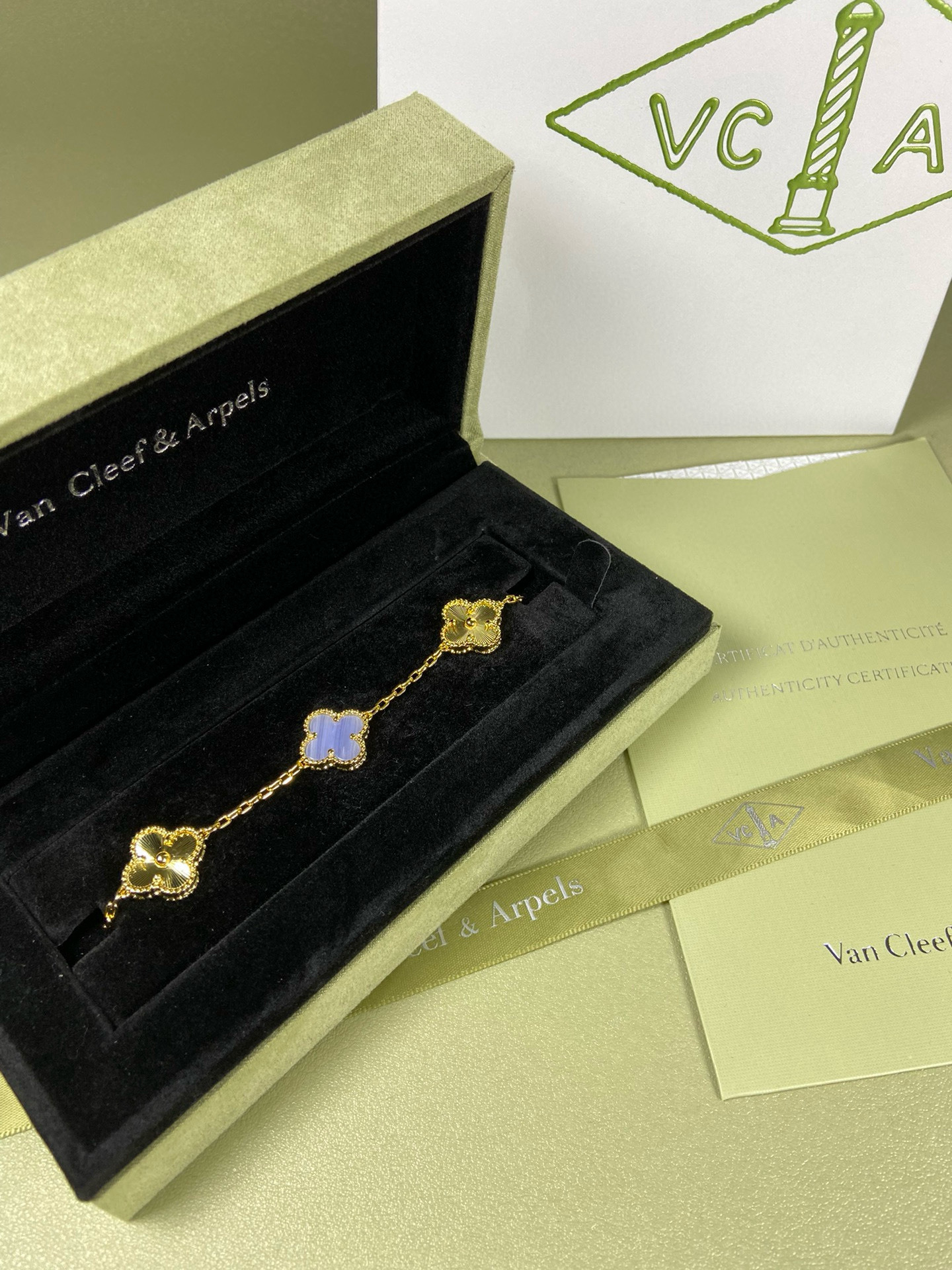 Accessories Necklaces — 411e71dd Angle 1
