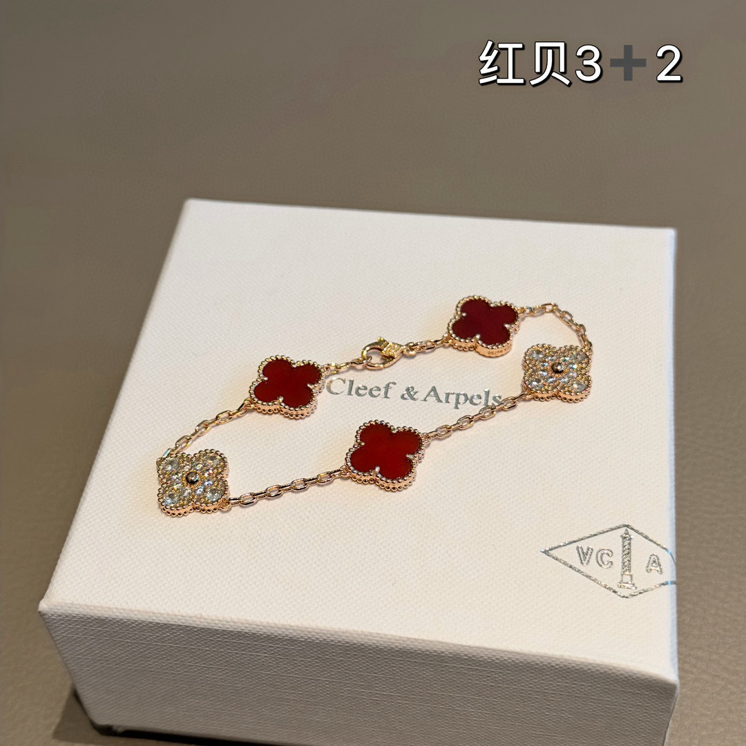 Accessories Necklaces — 41dc18e5 Angle 1