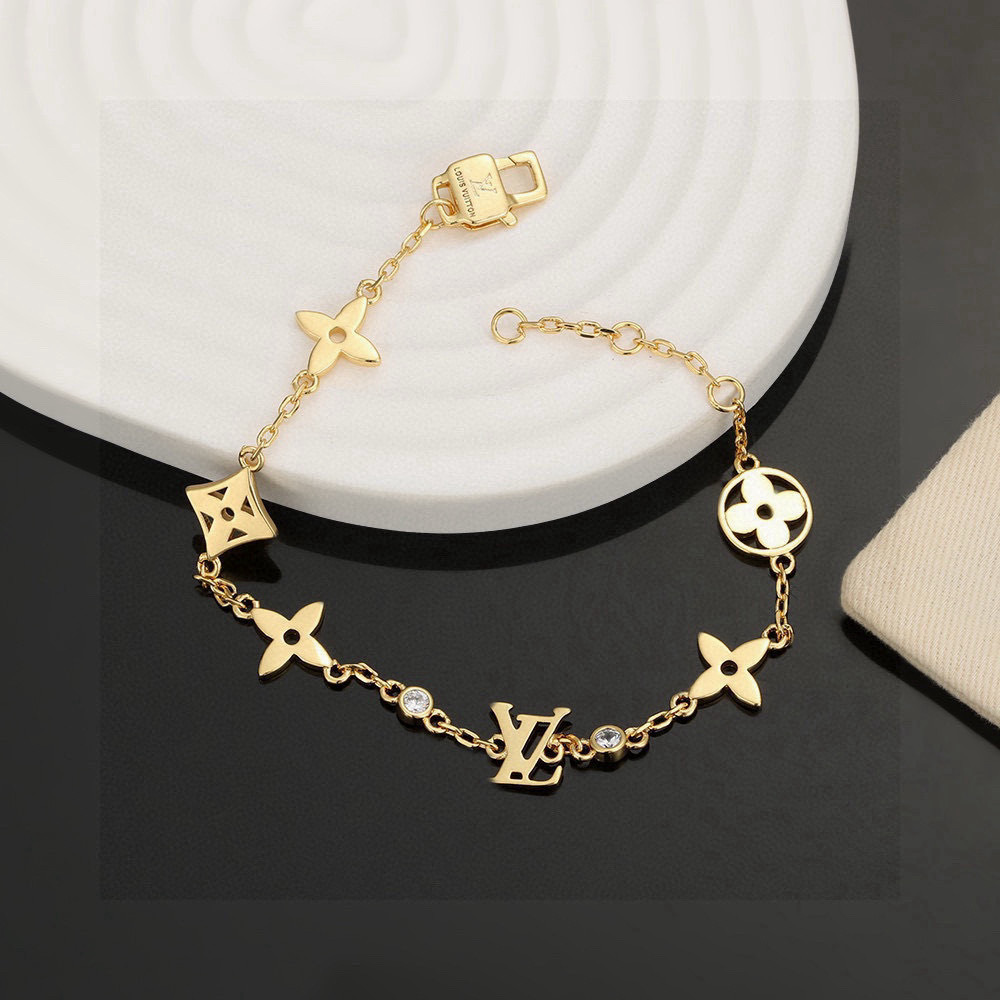 Accessories Necklaces — 44947688 Angle 1