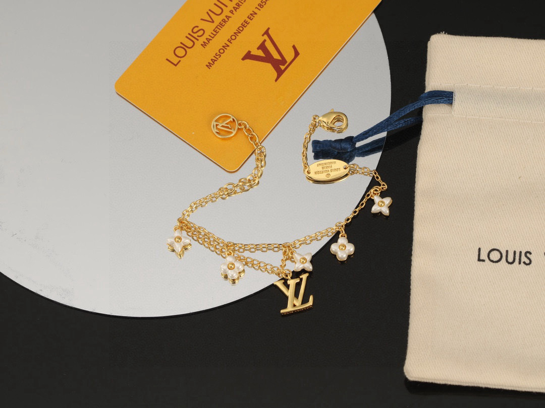 Accessories Necklaces — 496eee46 Angle 1