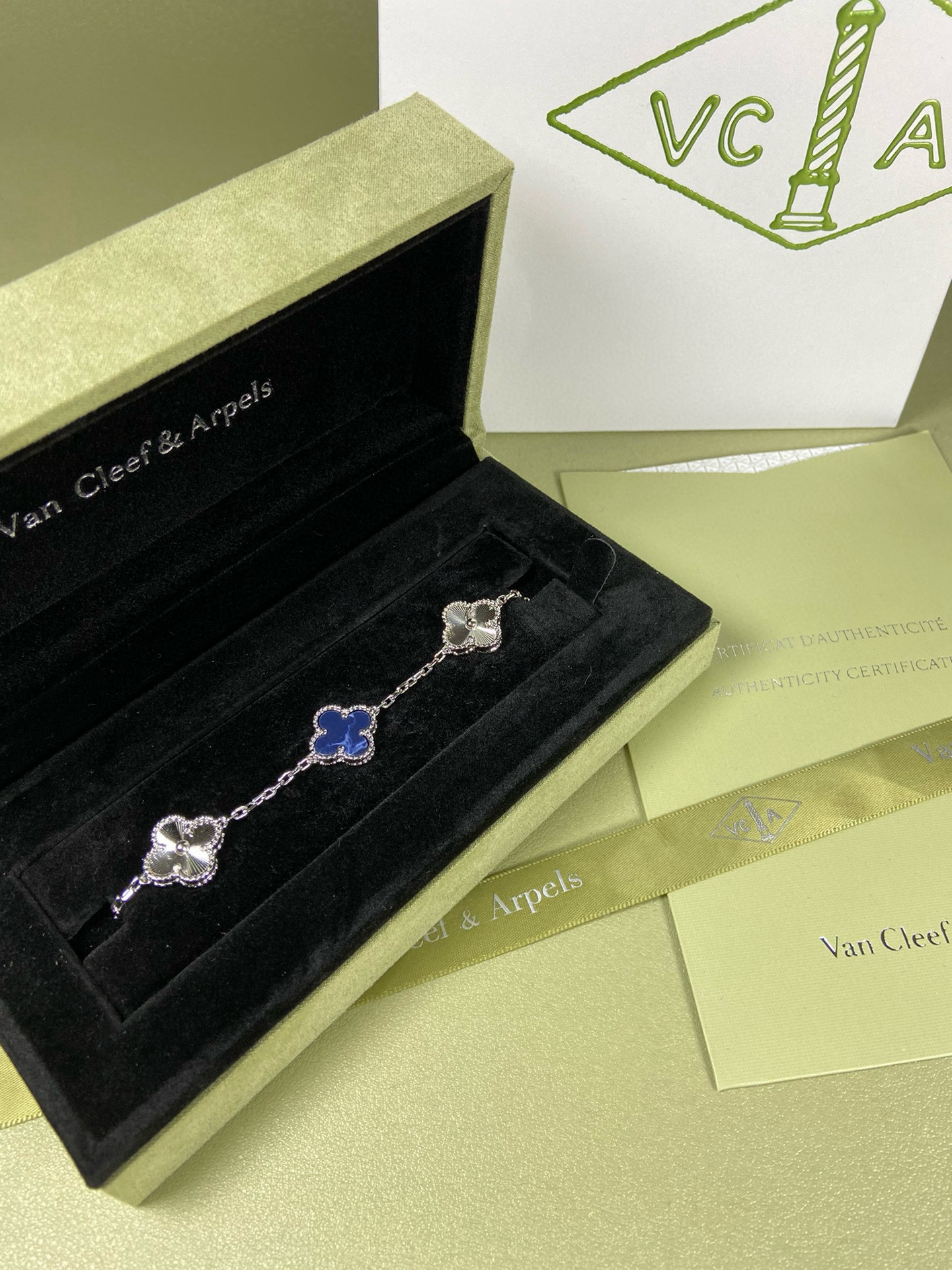 Accessories Necklaces — 4c942c32 Angle 1