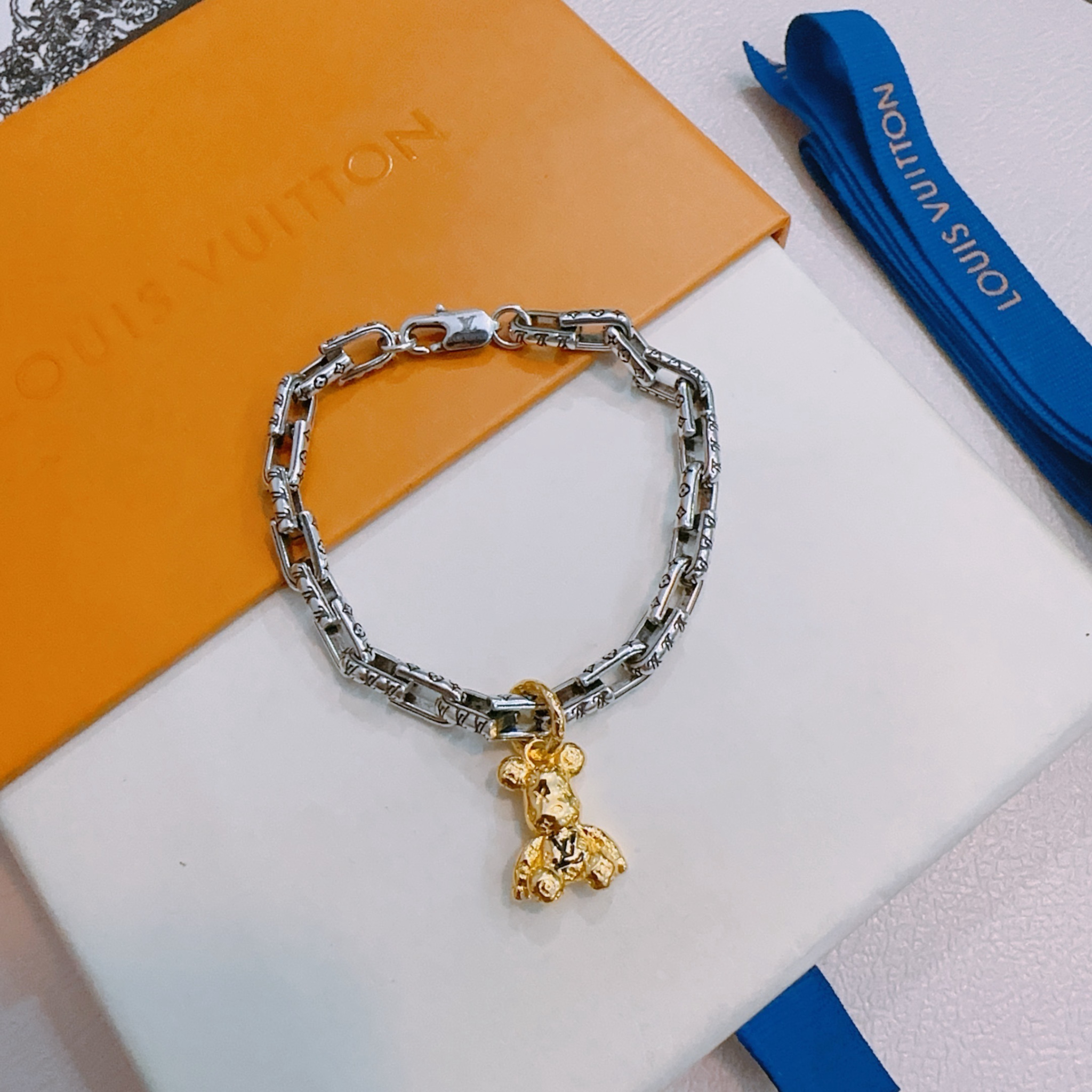 Accessories Necklaces — 51bcc175 Angle 1