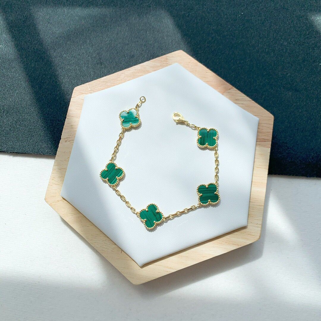 Accessories Necklaces — 550a473b Angle 1