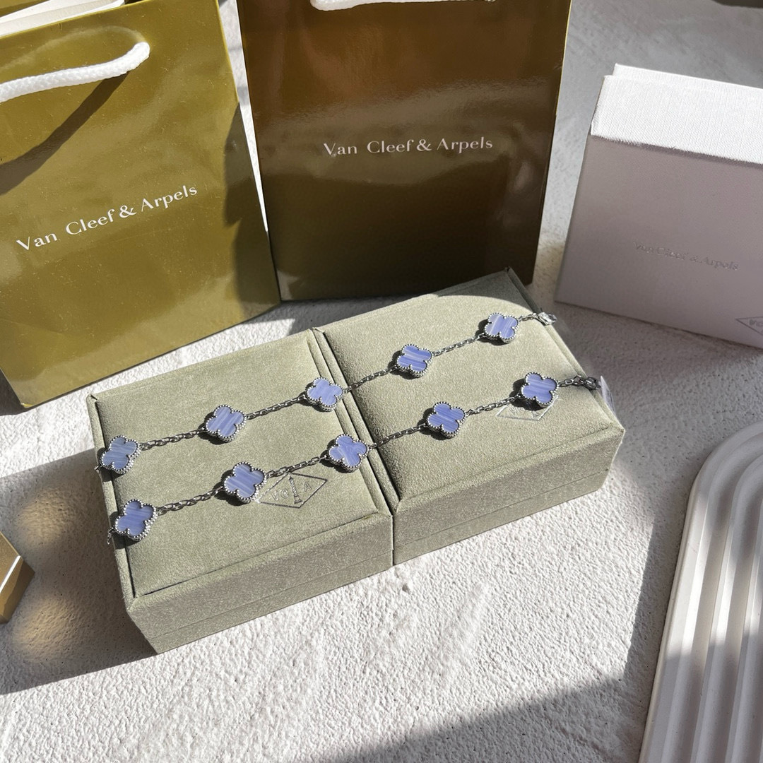 Accessories Necklaces — 56adcffa Angle 1