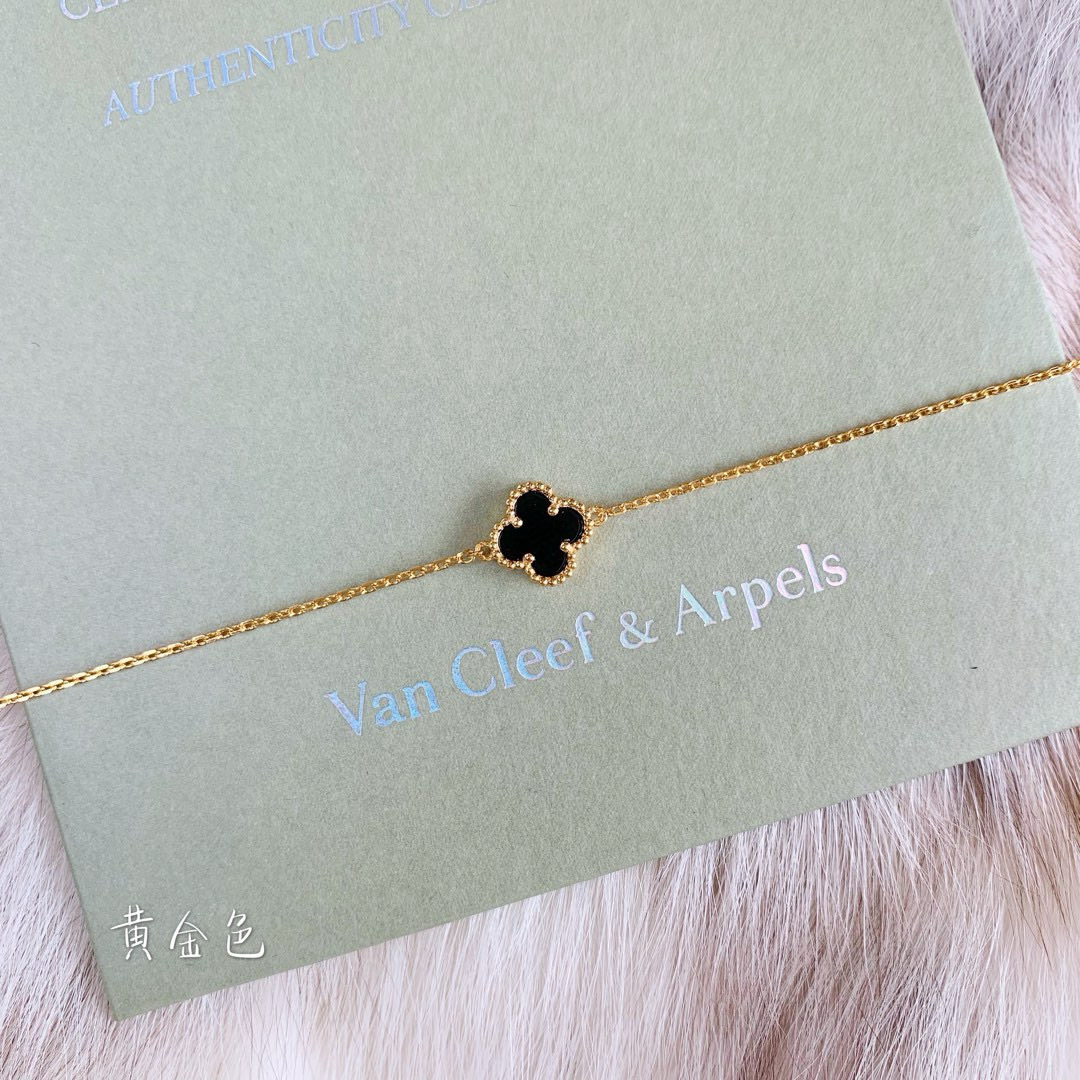 Accessories Necklaces — 6a628330 Angle 1