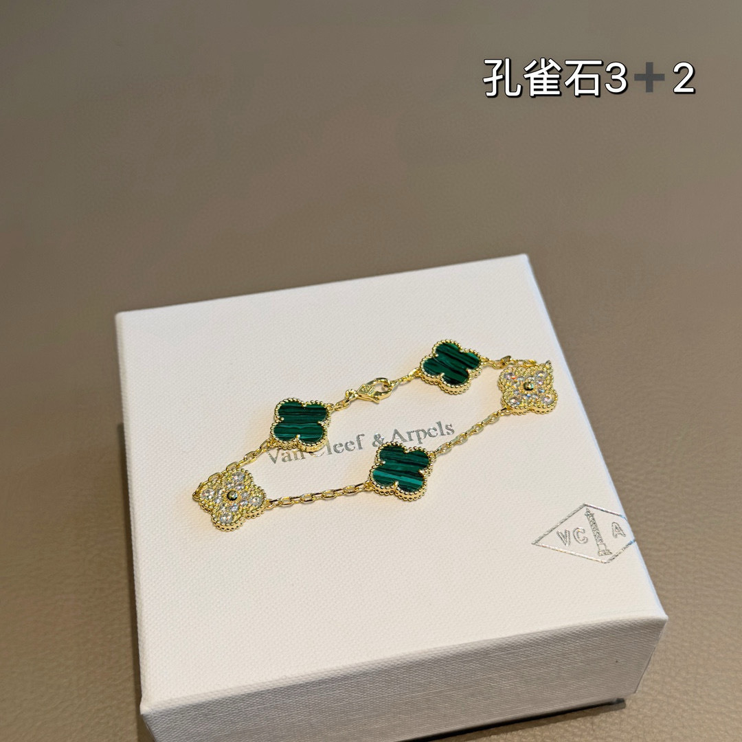Accessories Necklaces — 6b0fccd3 Angle 1