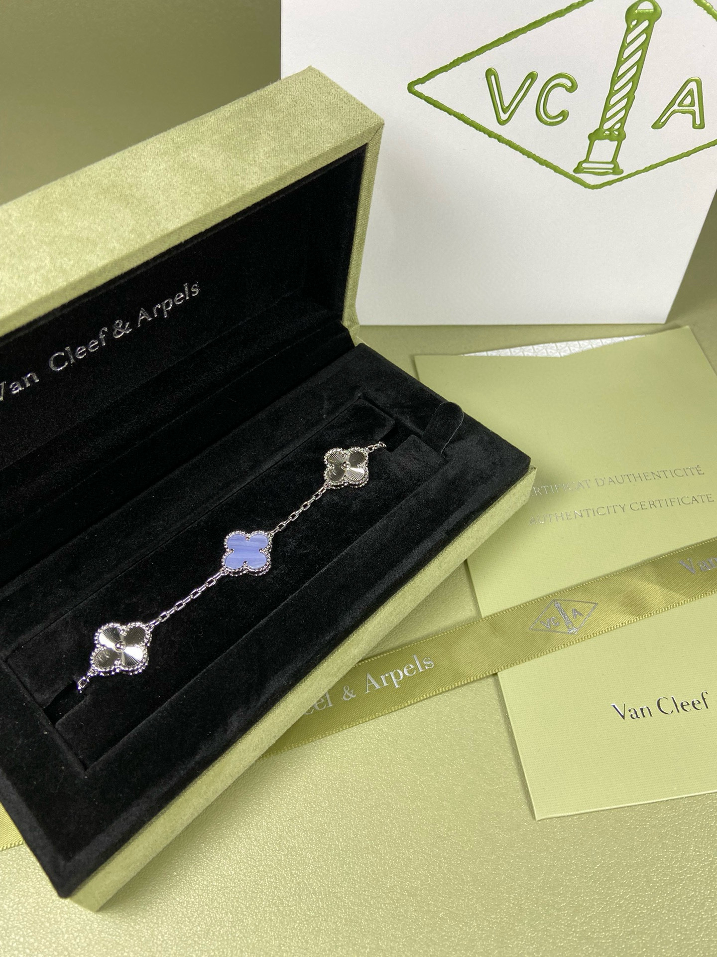 Accessories Necklaces — 7148d547 Angle 1