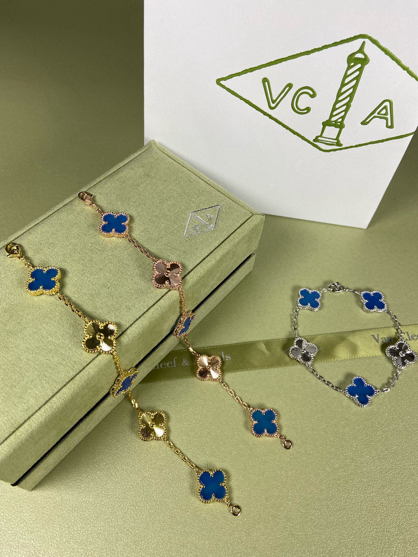 Accessories Necklaces — 7f5ed61b Angle 1