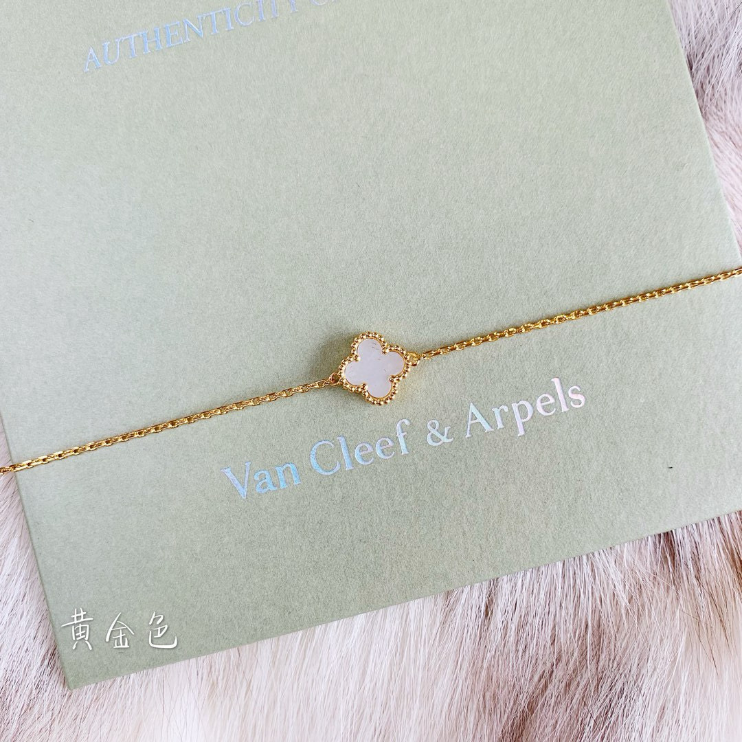 Accessories Necklaces — 850c1f8c Angle 1