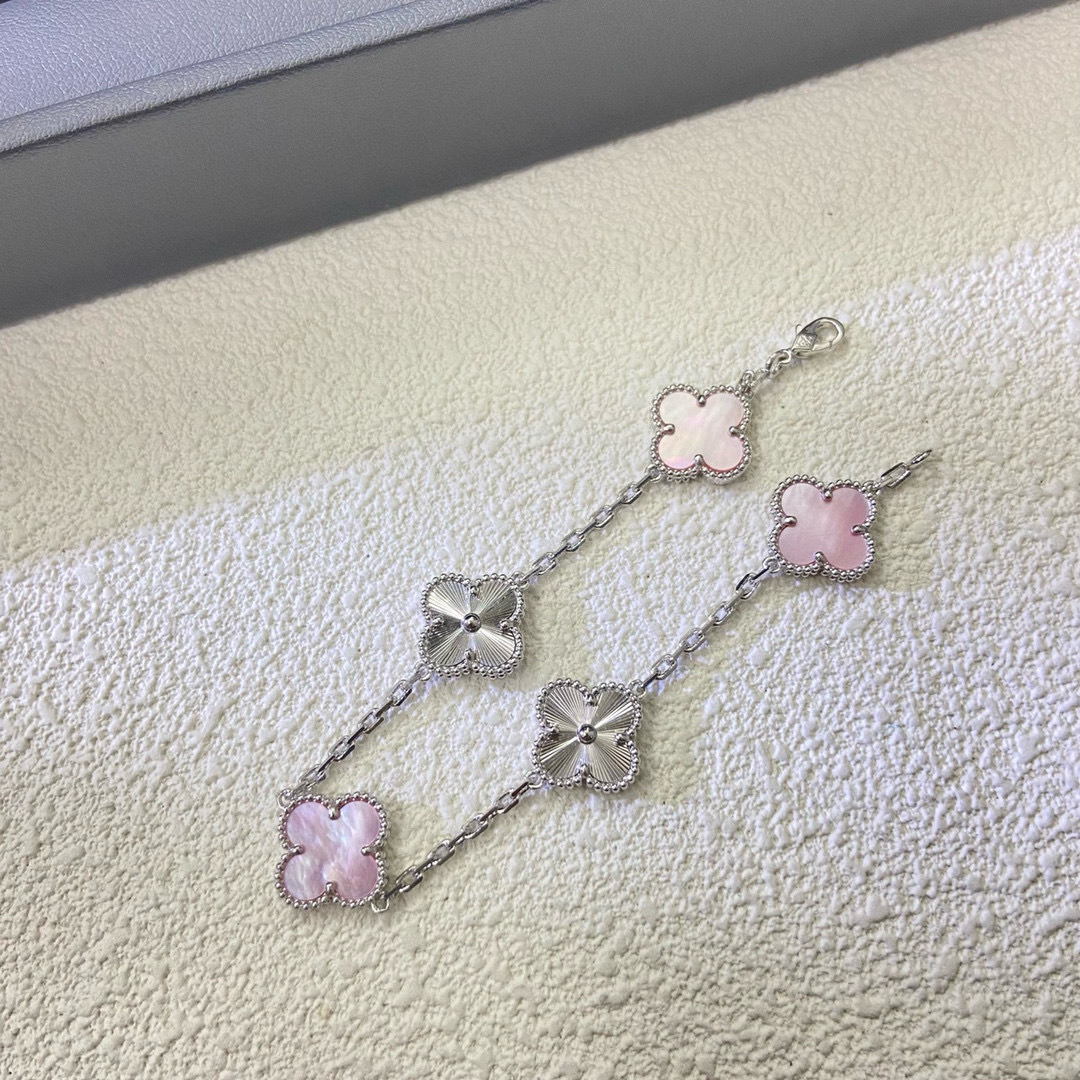 Accessories Necklaces — 872a29b9 Angle 1