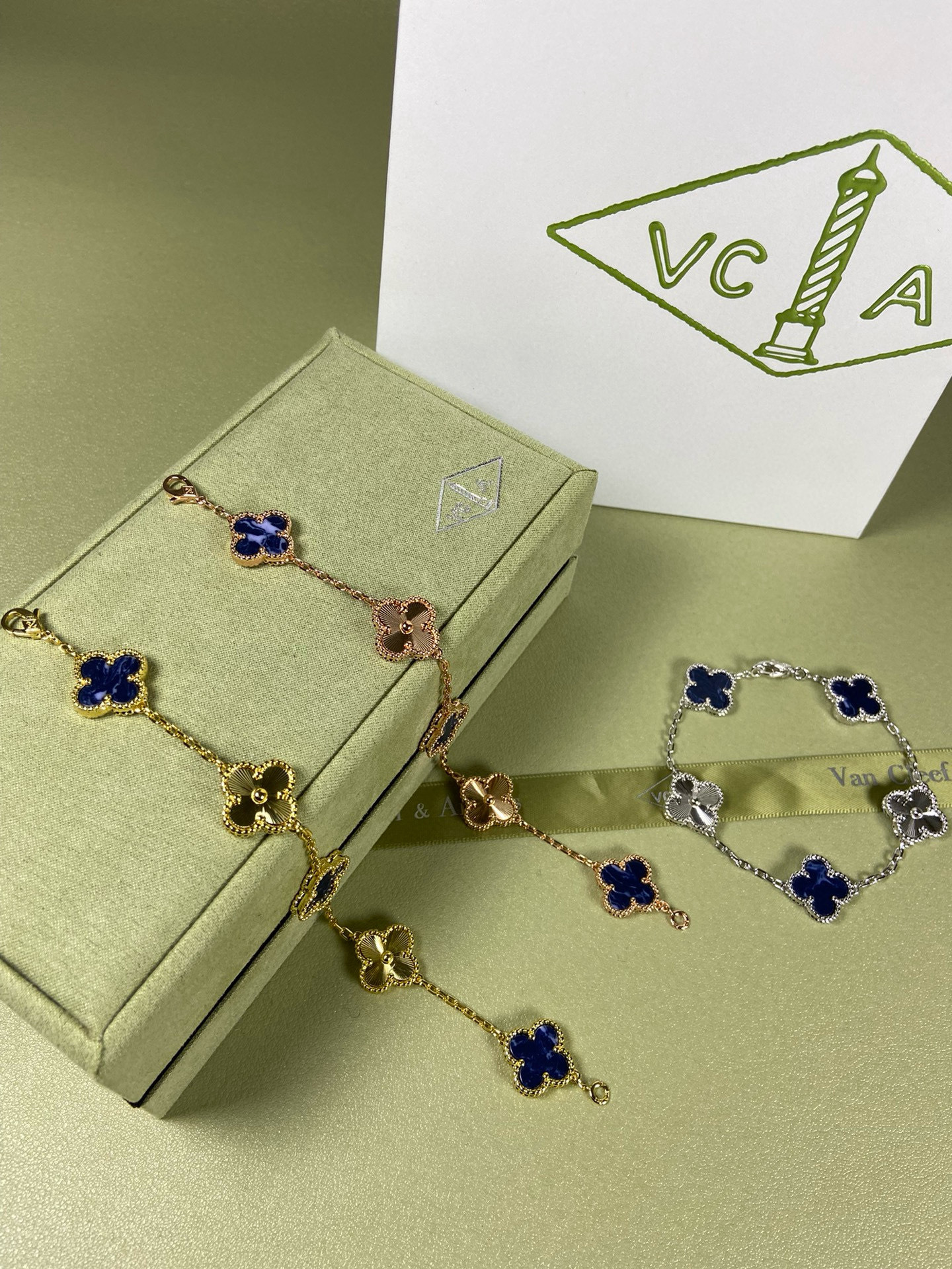 Accessories Necklaces — a41fae01 Angle 1