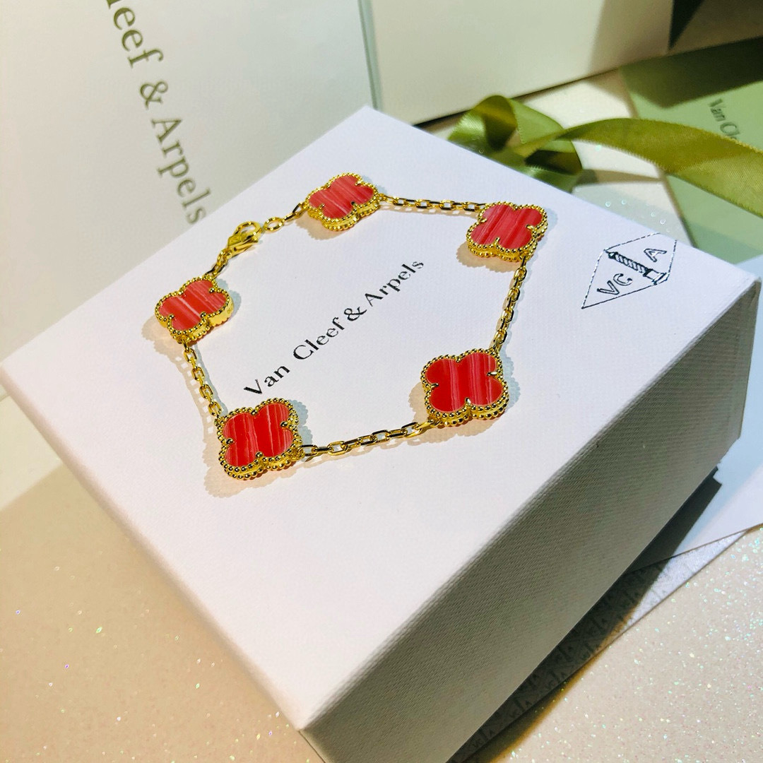 Accessories Necklaces — a7758b15 Angle 1