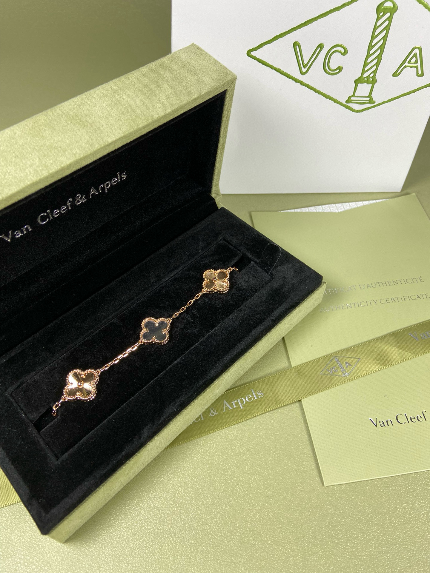 Accessories Necklaces — b0922269 Angle 1