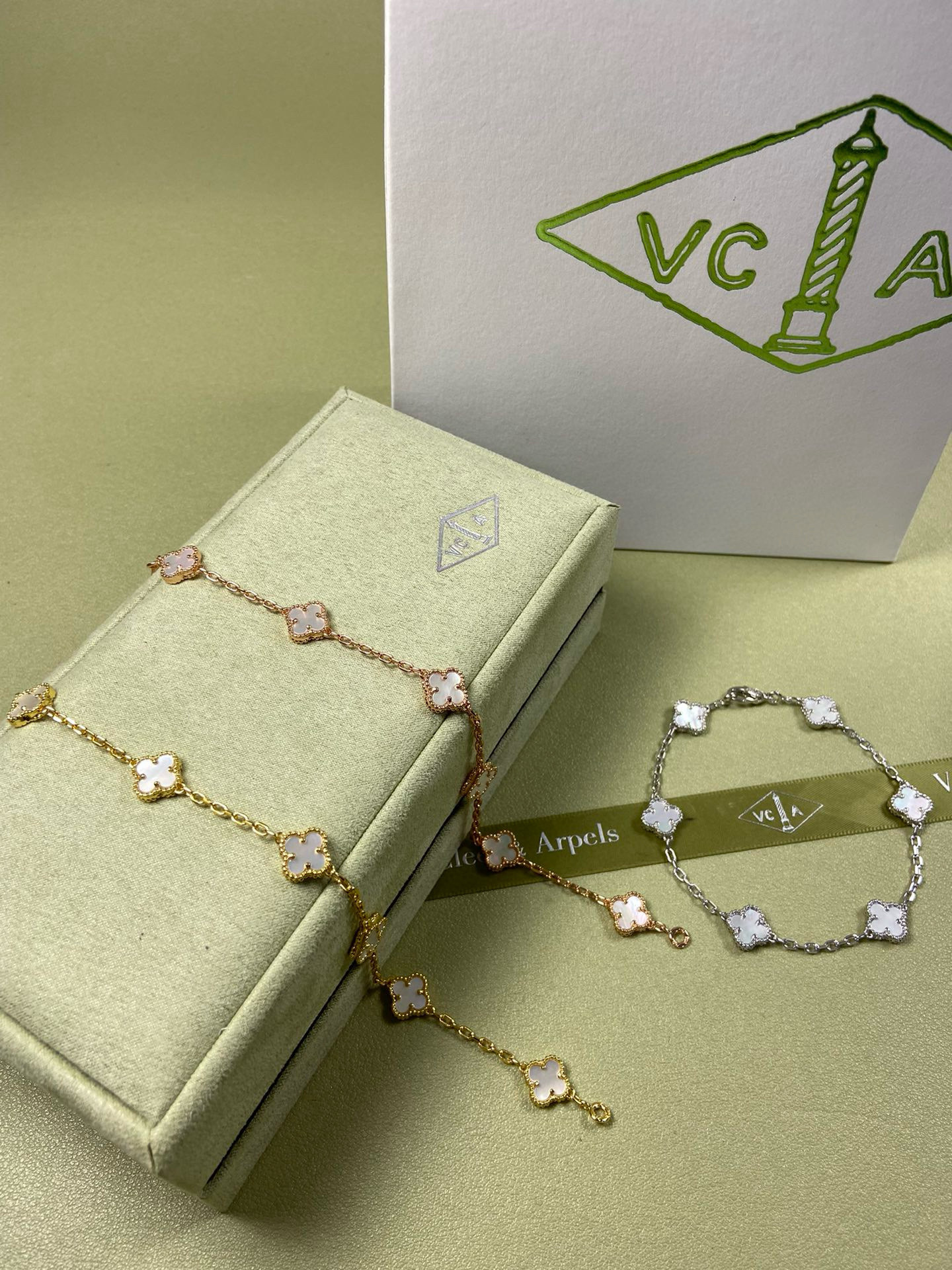 Accessories Necklaces — b784783f Angle 1