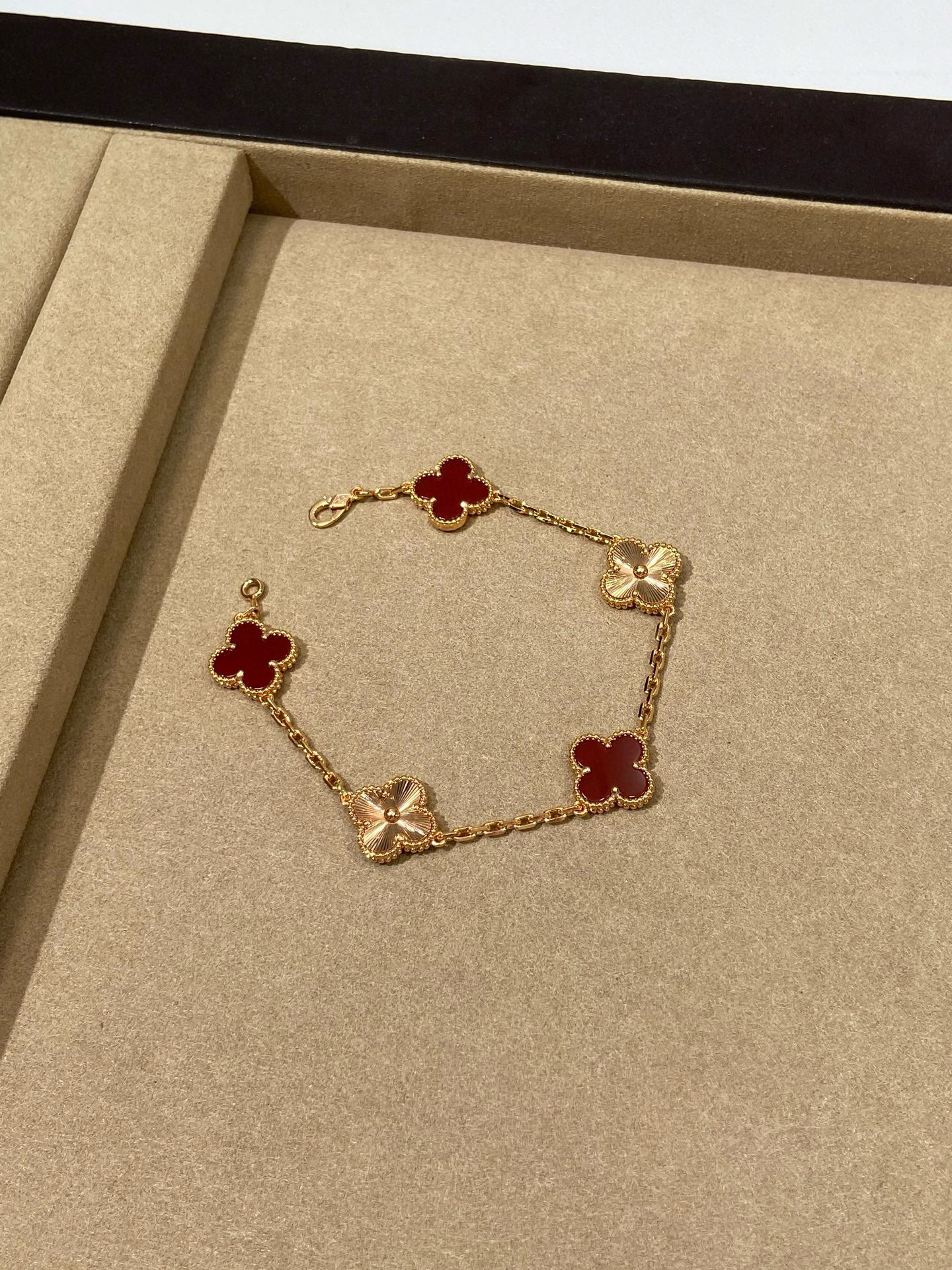 Accessories Necklaces — bf07b1e9 Angle 1