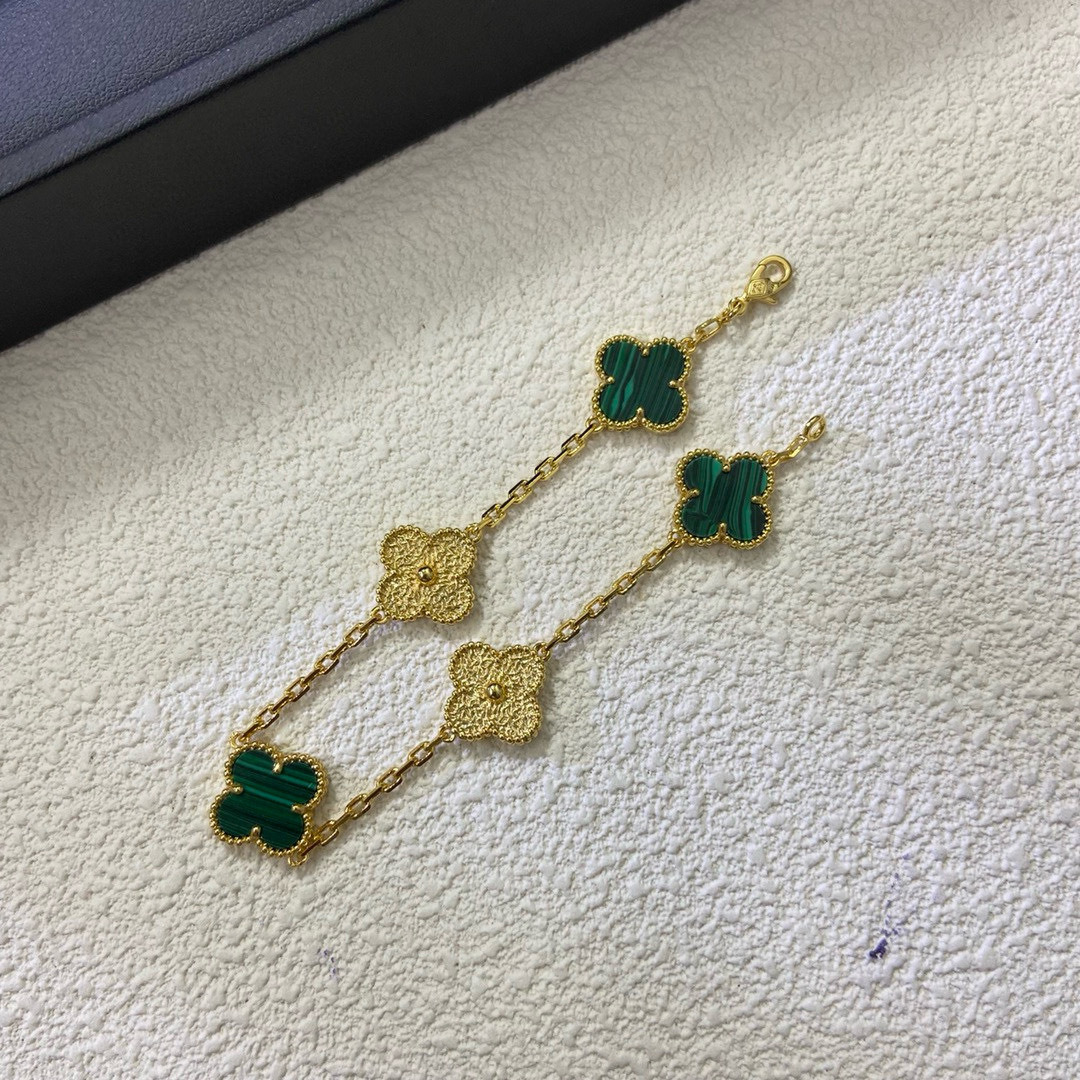 Accessories Necklaces — c45321e8 Angle 1