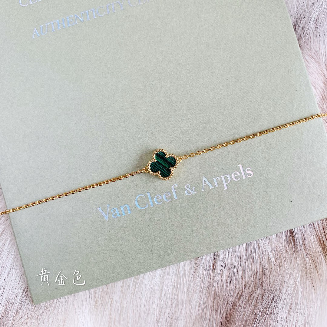 Accessories Necklaces — c55dcfc7 Angle 1