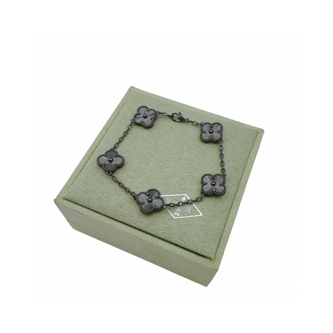 Accessories Necklaces — c8e8ea9f Angle 1