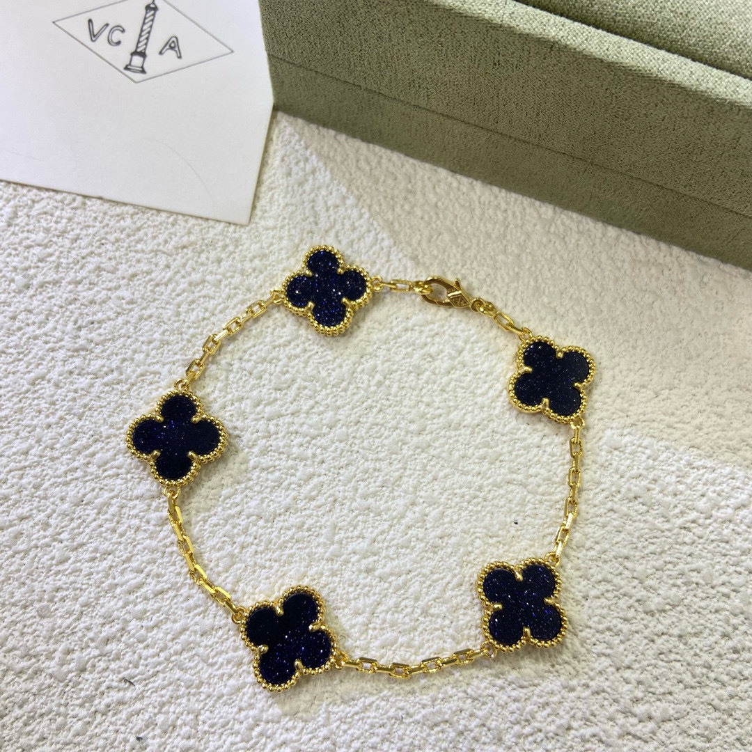 Accessories Necklaces — c9aa51f1 Angle 1