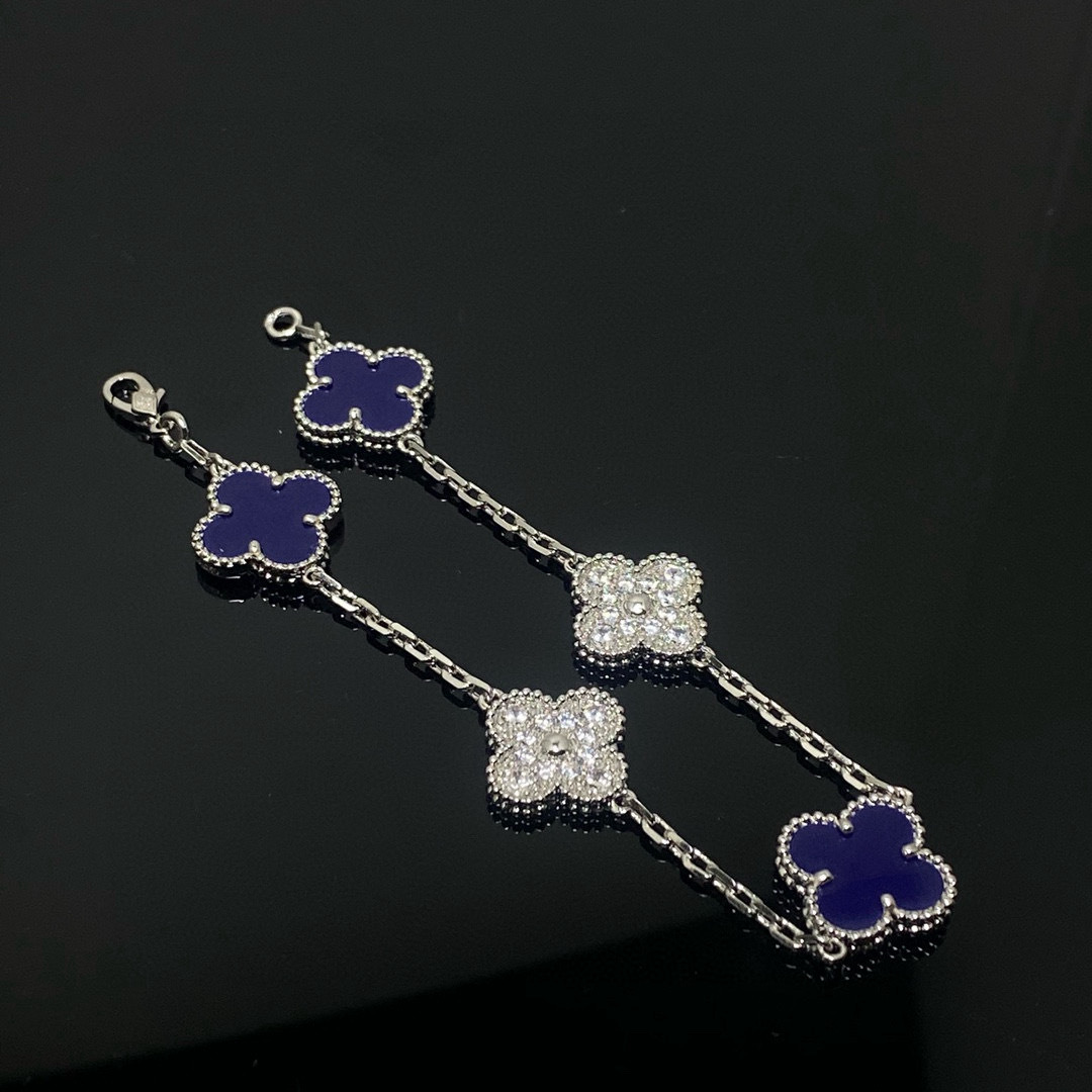 Accessories Necklaces — d4e84013 Angle 1