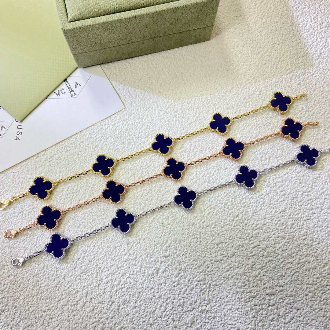 Accessories Necklaces — d6d3e9c1 Angle 1