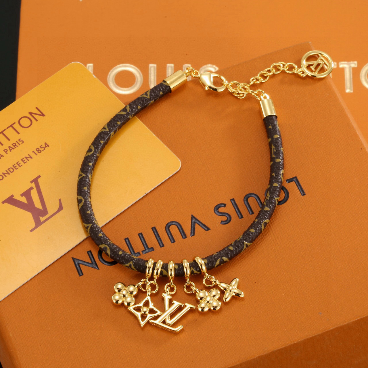 Accessories Necklaces — dad92ef6 Angle 1