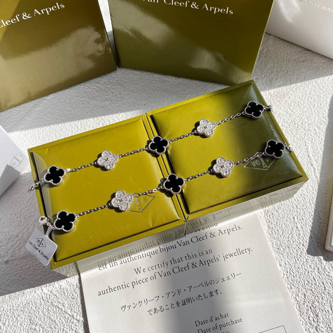 Accessories Necklaces — dc7a0f4c Angle 1