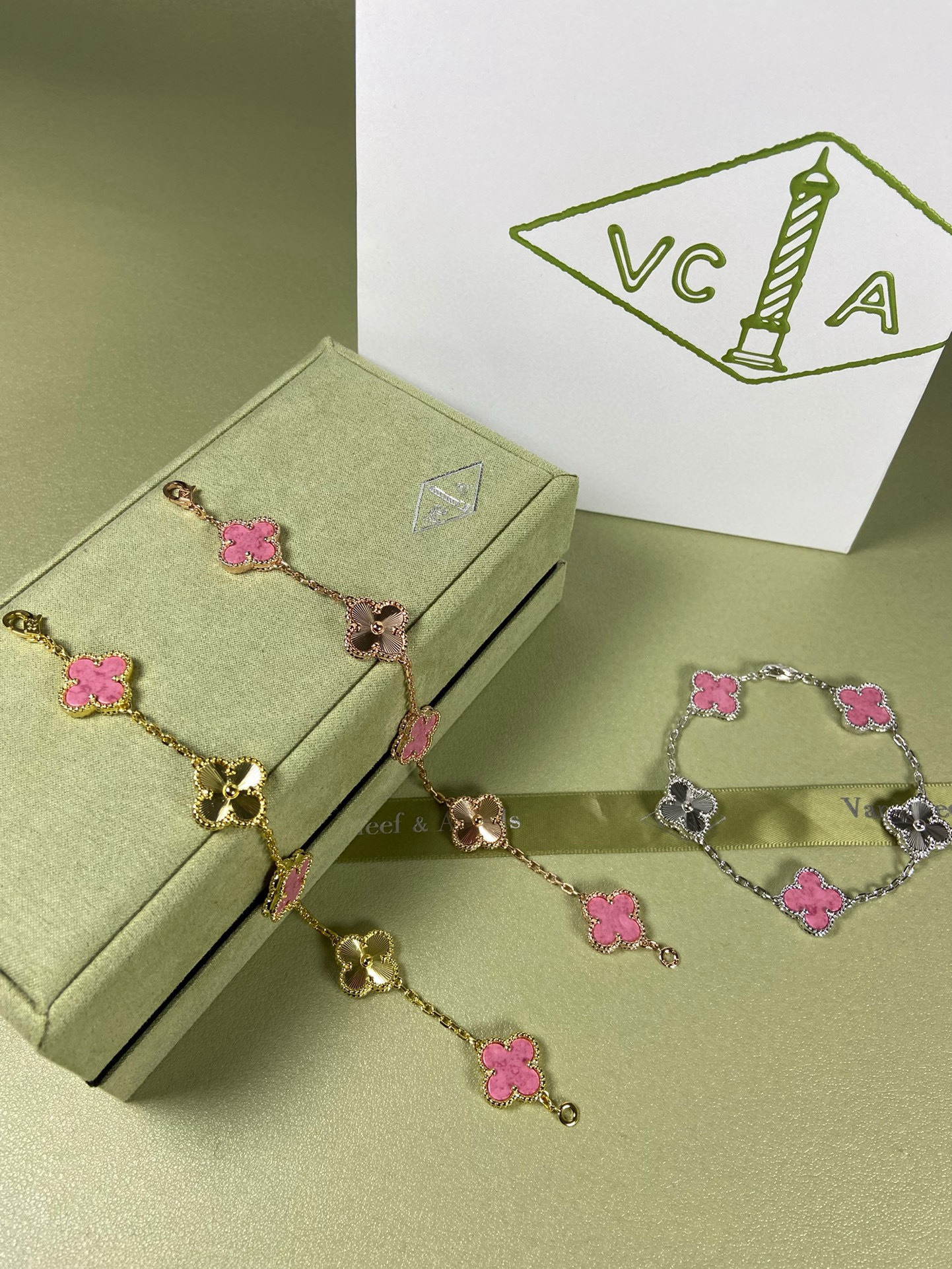 Accessories Necklaces — f2e70c82 Angle 1