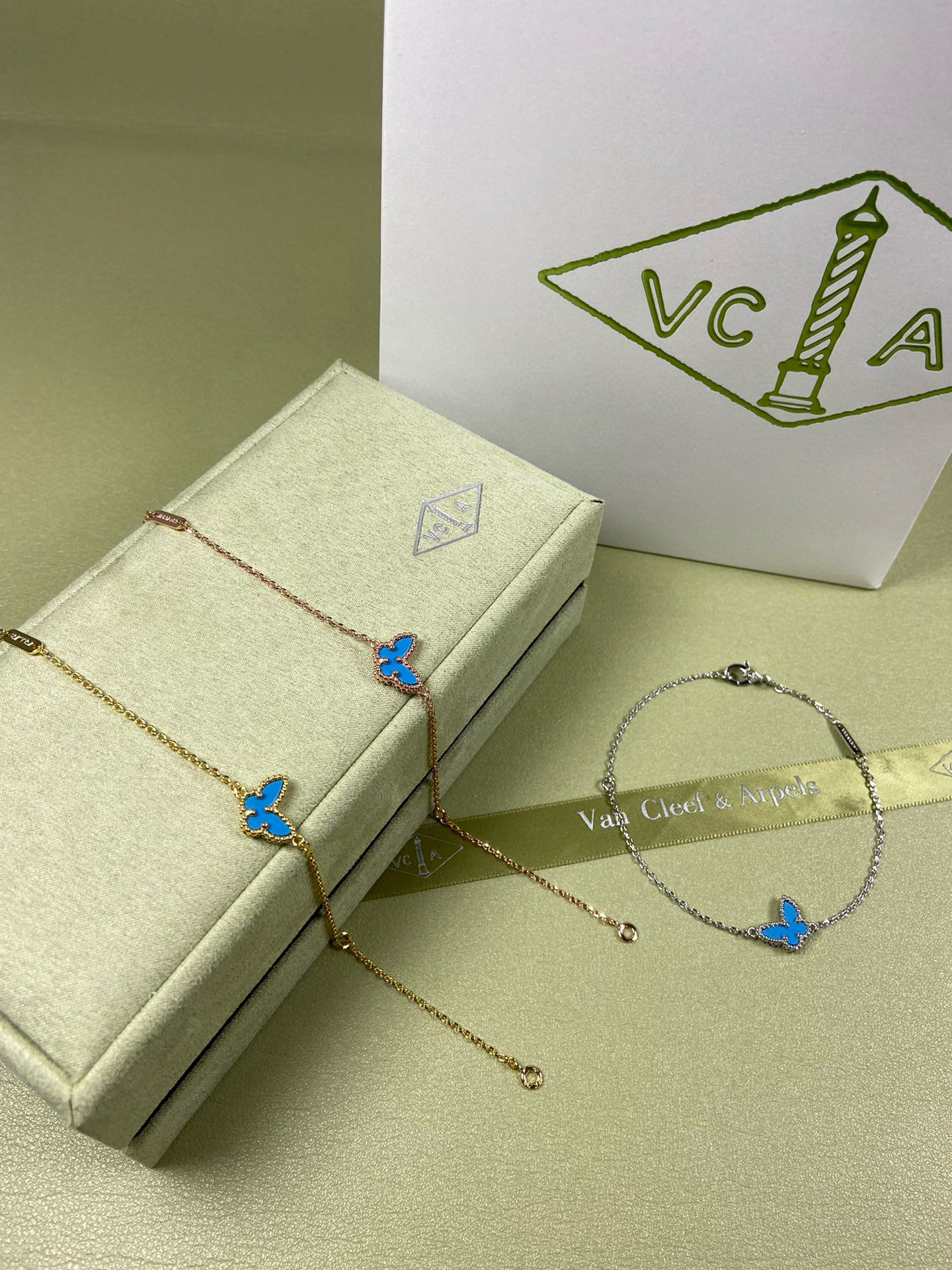 Accessories Necklaces — f6dc97c7 Angle 1