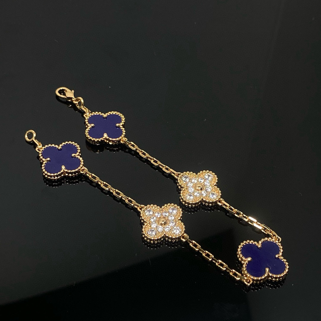 Accessories Necklaces — f7ac6f54 Angle 1