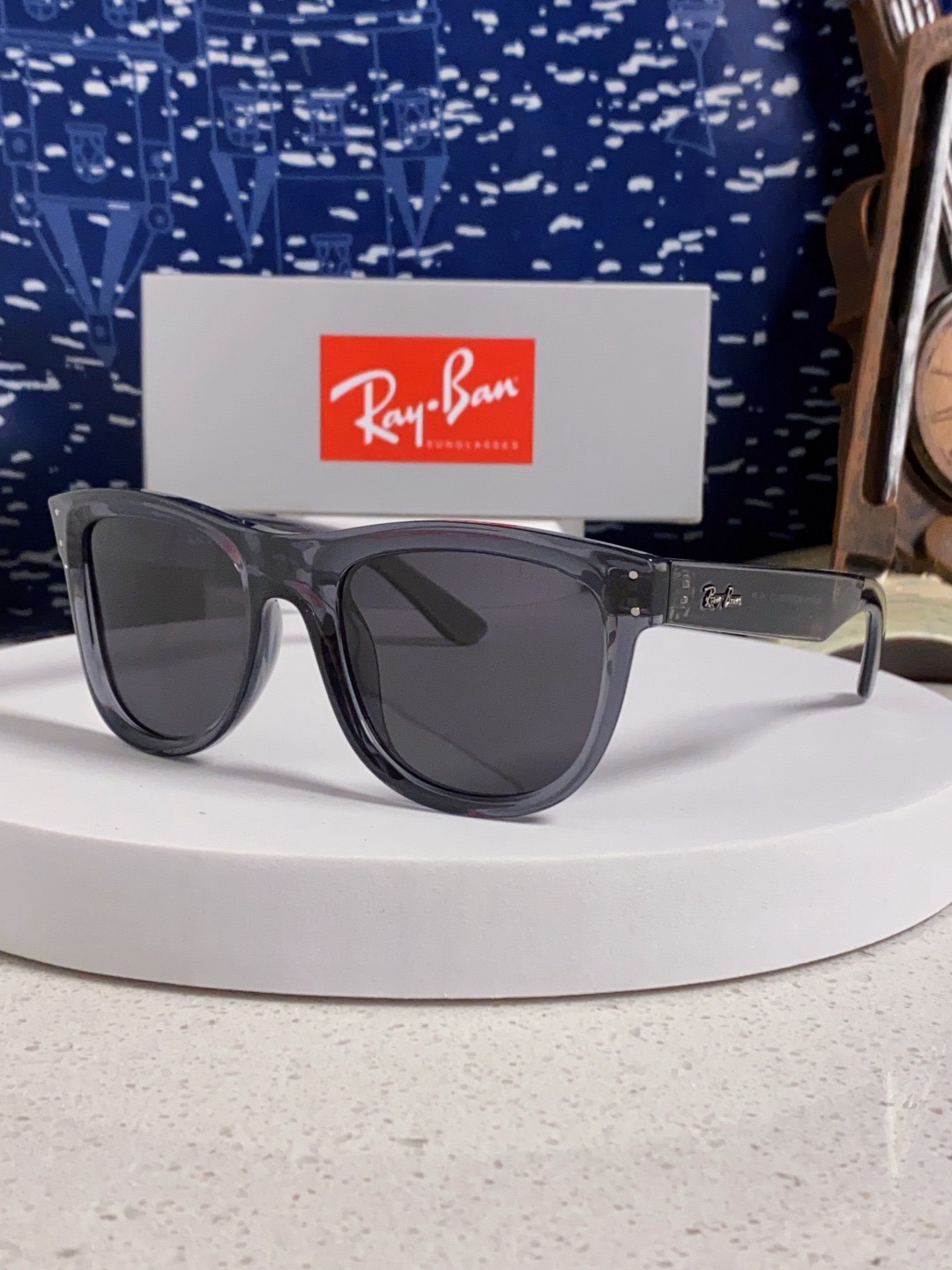 Accessories Sunglasses — 317c2611 Angle 1