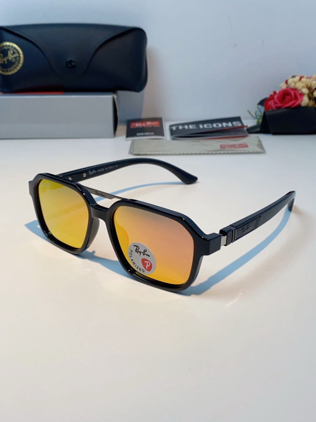 Accessories Sunglasses — 46e93557 Angle 1