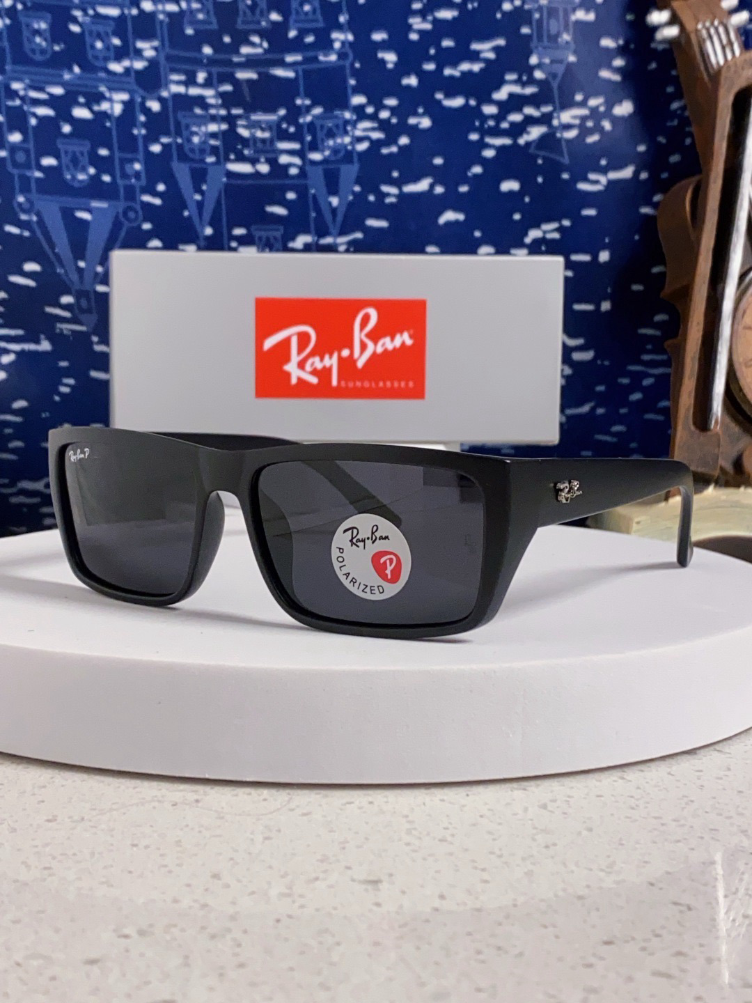 Accessories Sunglasses — d608b246 Angle 1