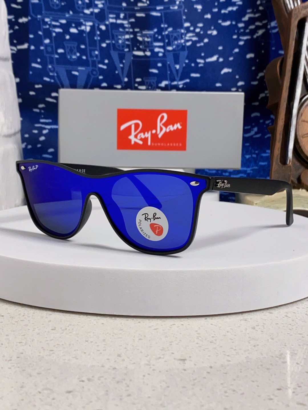 Accessories Sunglasses — d8ee6e37 Angle 1