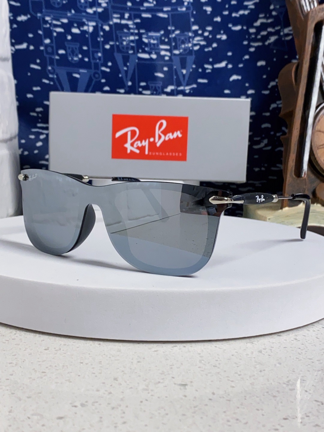 Accessories Sunglasses — e715b513 Angle 1