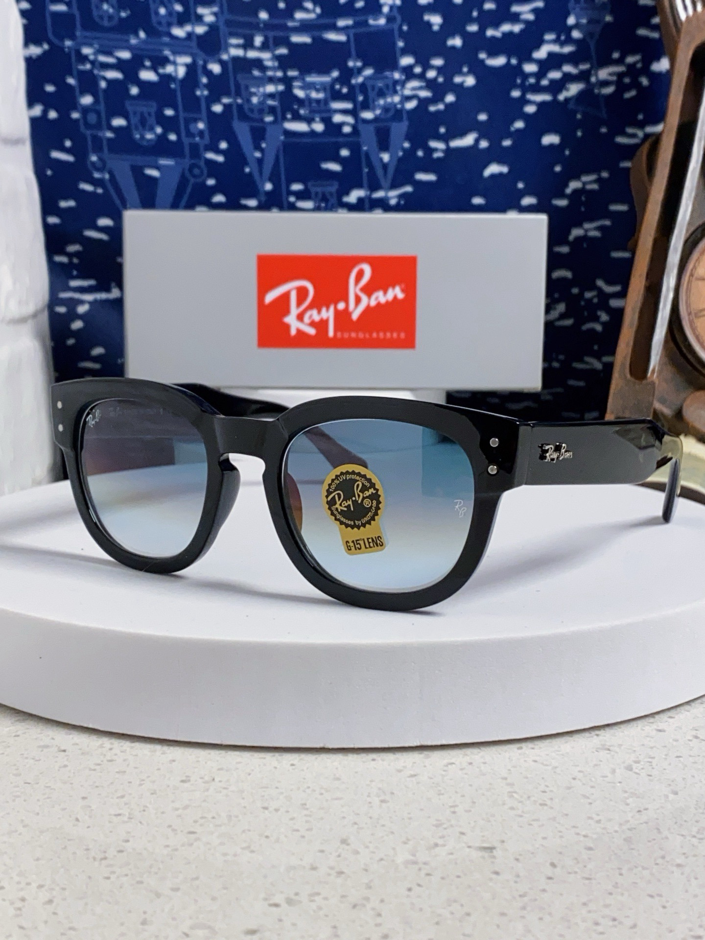 Accessories Sunglasses — e8693255 Angle 1