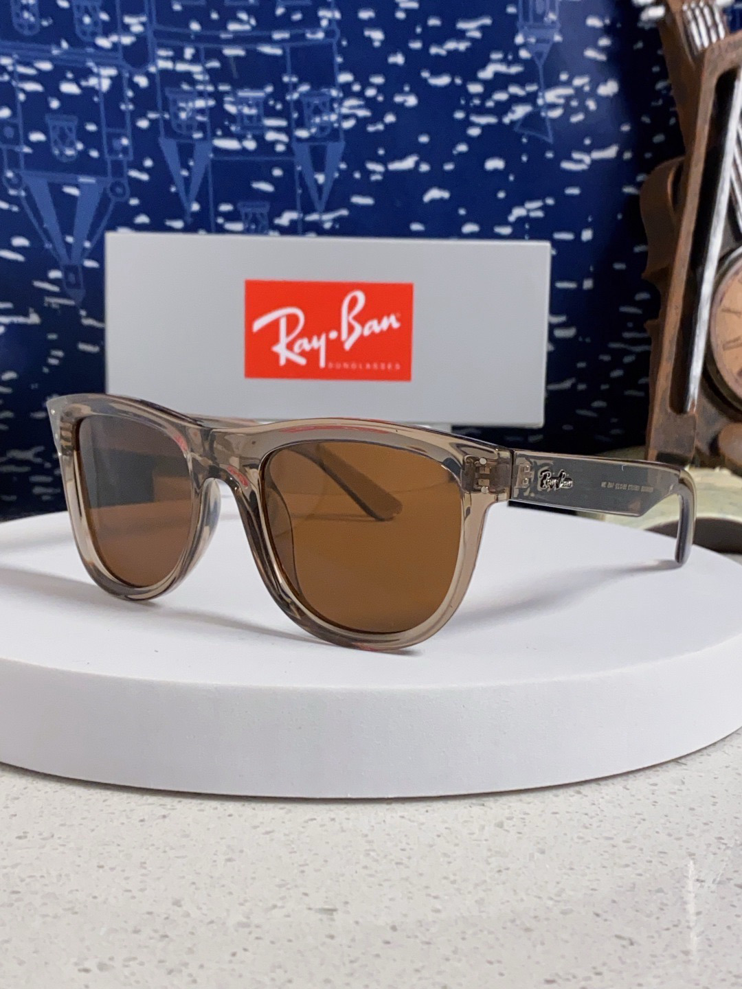 Accessories Sunglasses — f3b53045 Angle 1