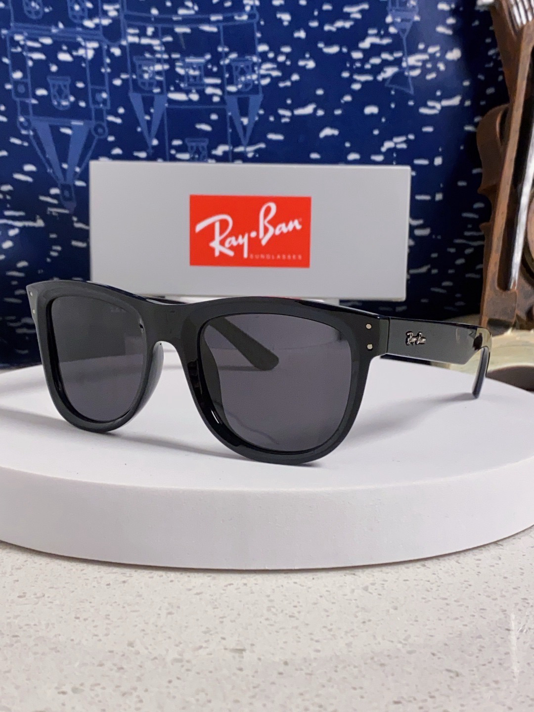 Accessories Sunglasses — fbe668cc Angle 1