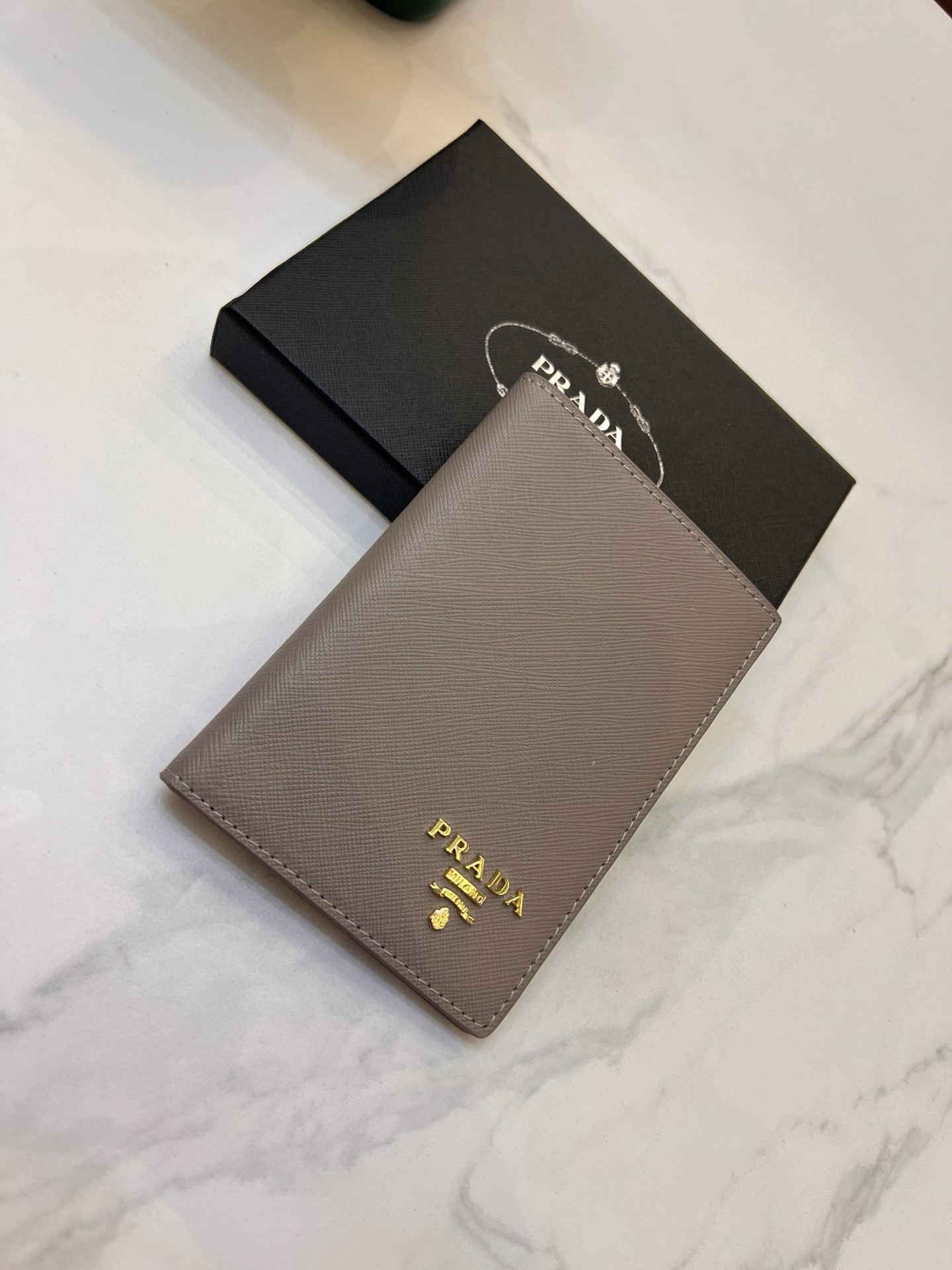 Accessories Wallets — 7c09c9af Angle 1