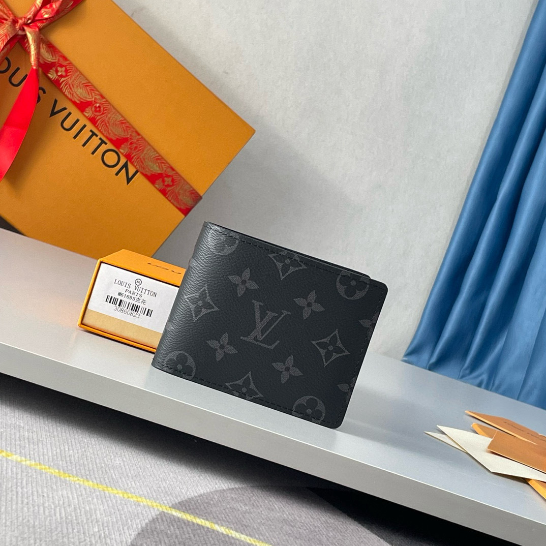 Accessories Wallets — 9654b163 Angle 1