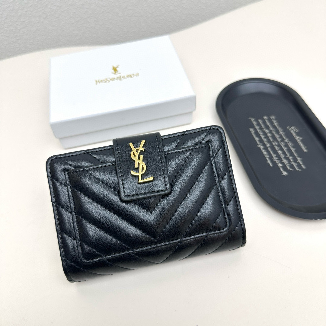 Accessories Womens Wallets — a6290cf7 Angle 1