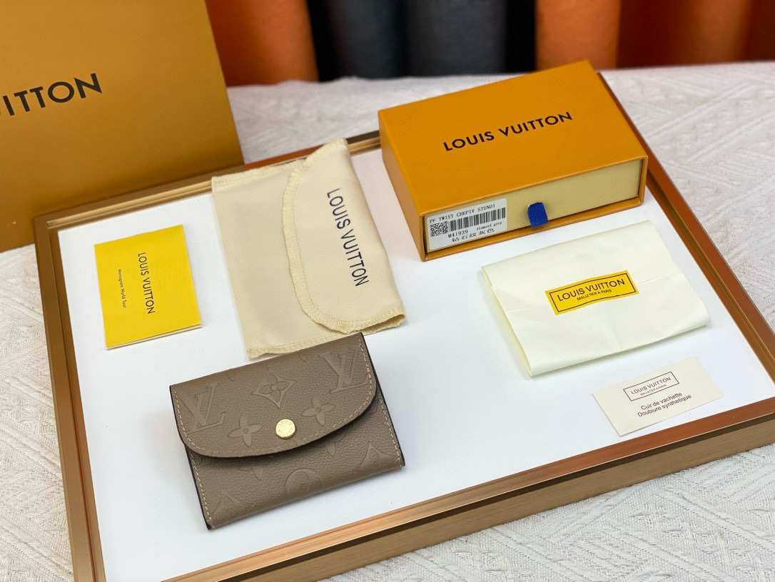 Accessories Womens Wallets — ae019480 Angle 1