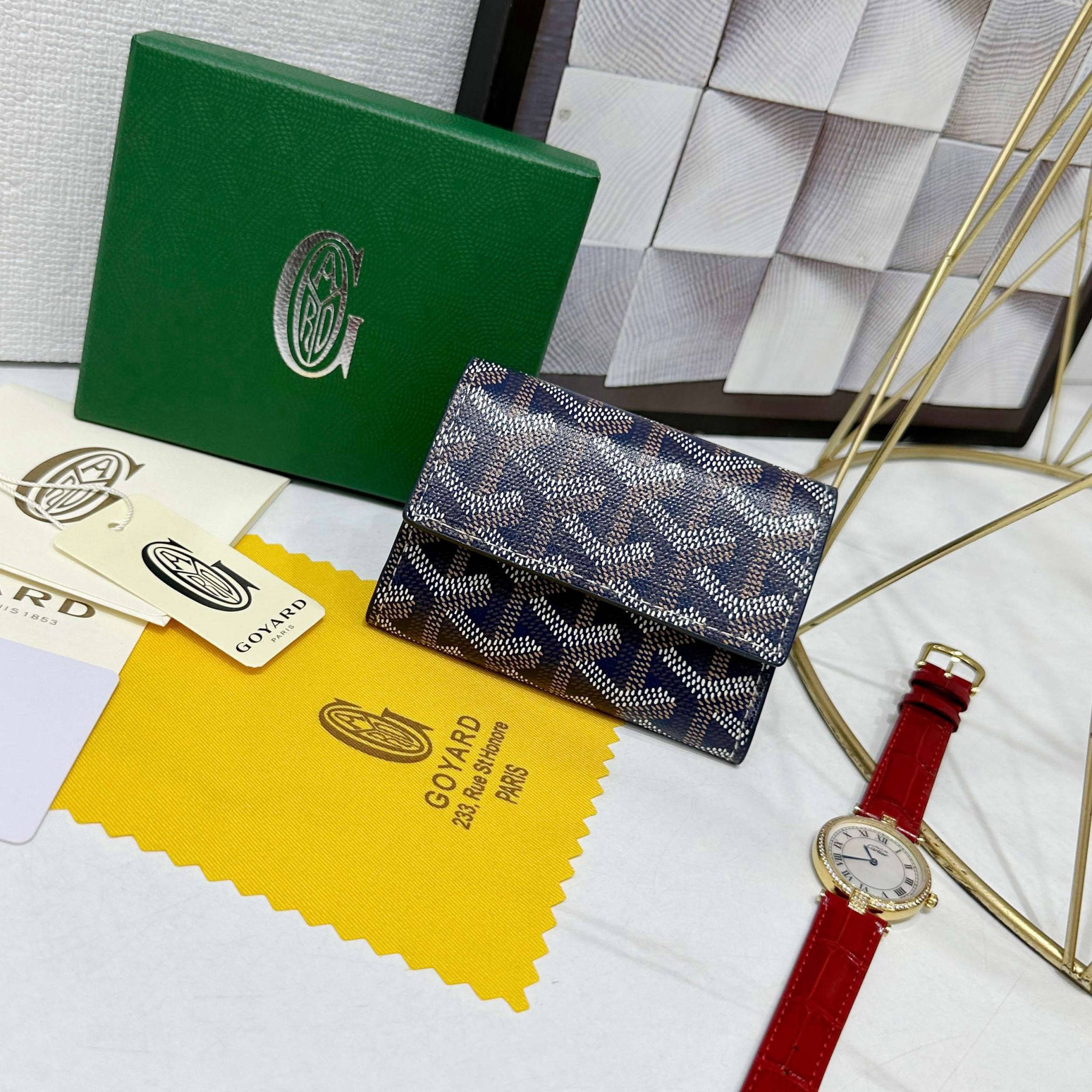 Accessories Womens Wallets — b6f15b27 Angle 1