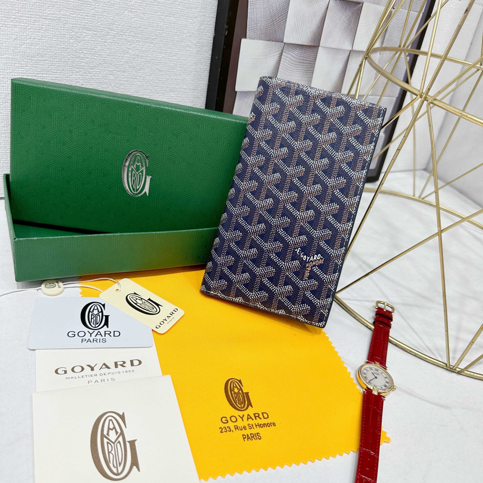 Accessories Womens Wallets — c14bca37 Angle 1