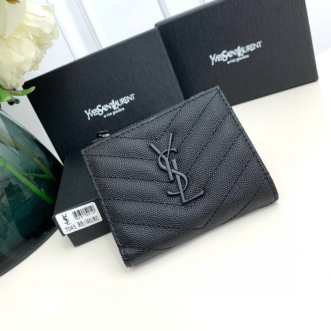 Accessories Womens Wallets — da084641 Angle 1